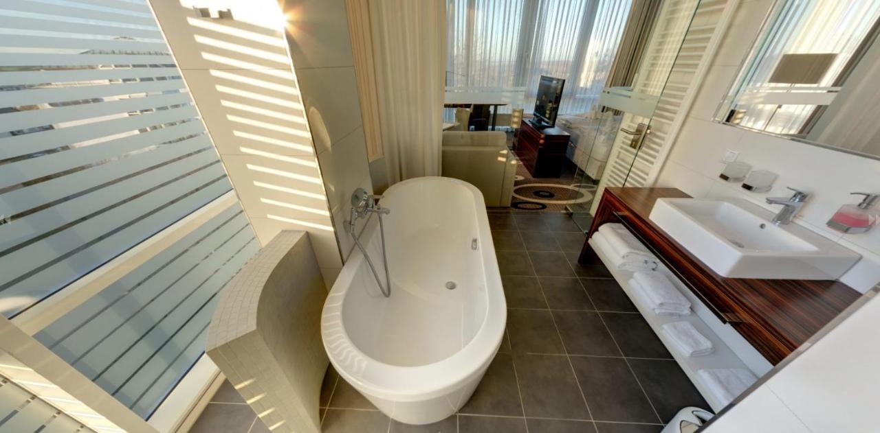 Business-Hotel Artes Chemnitz Buitenkant foto